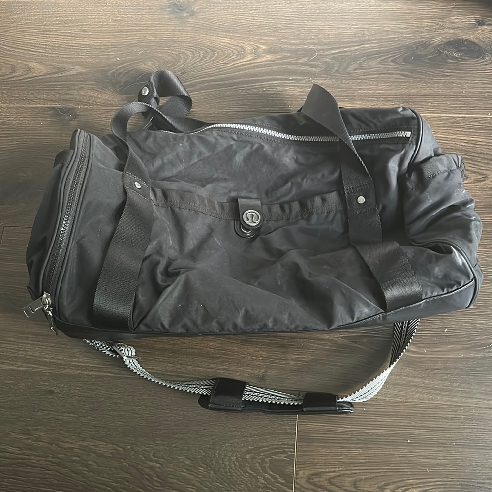 Lululemon Black Duffle Gym Bag - Crossbody Approx 30L - In Very Good Condition